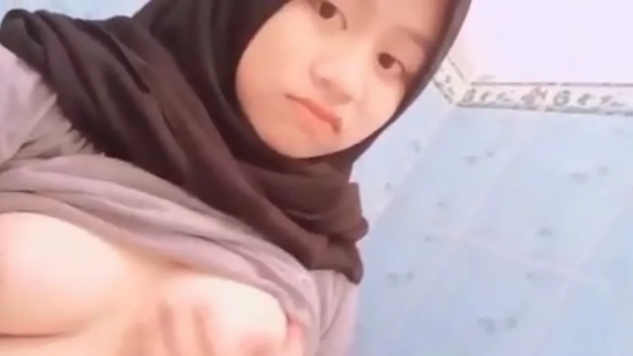 Bokep Bocil ABG Berjilbab Tiktoker Pamer Nenen